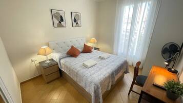 Habitación Confort doble, baño compartido | Tabla de planchar con plancha y wifi gratis