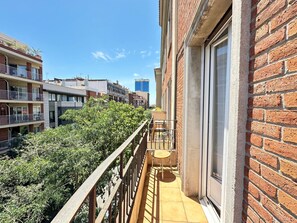 Standard Double Room, Shared Bathroom | Iron/ironing board, free WiFi - Rooms Valencia (Barcelona)