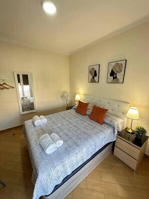 Iron/ironing board, free WiFi - Rooms Valencia (Barcelona)
