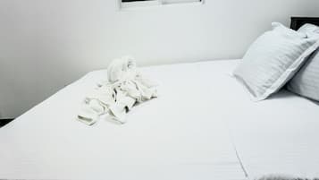 2 chambres, fer et planche à repasser, Wi-Fi, draps fournis