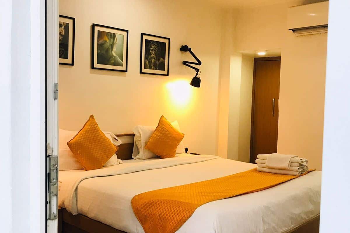 Standaard tweepersoonskamer | Bedden met traagschuimmatras, een gratis minibar, een kluis op de kamer