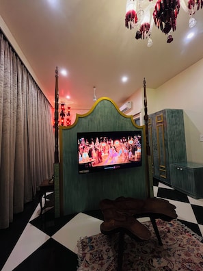 Signature Double Room | Living area | 45-inch LCD TV with cable channels, computer monitors, printers