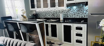 Charming 2-bedroom apartment in Villa La Mata with WiFi, AC