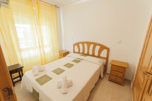 Appartement | 3 chambres, fer et planche à repasser, literie fournie