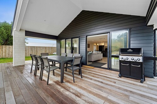 Fab Family Getaway - Waihi Beach Holiday Home