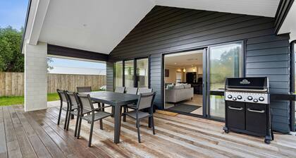 Fab Family Getaway - Waihi Beach Holiday Home