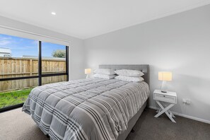 6 bedrooms, iron/ironing board, WiFi, bed sheets