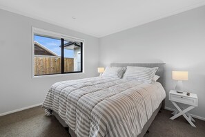 6 habitaciones, tabla de planchar con plancha, wifi y ropa de cama 