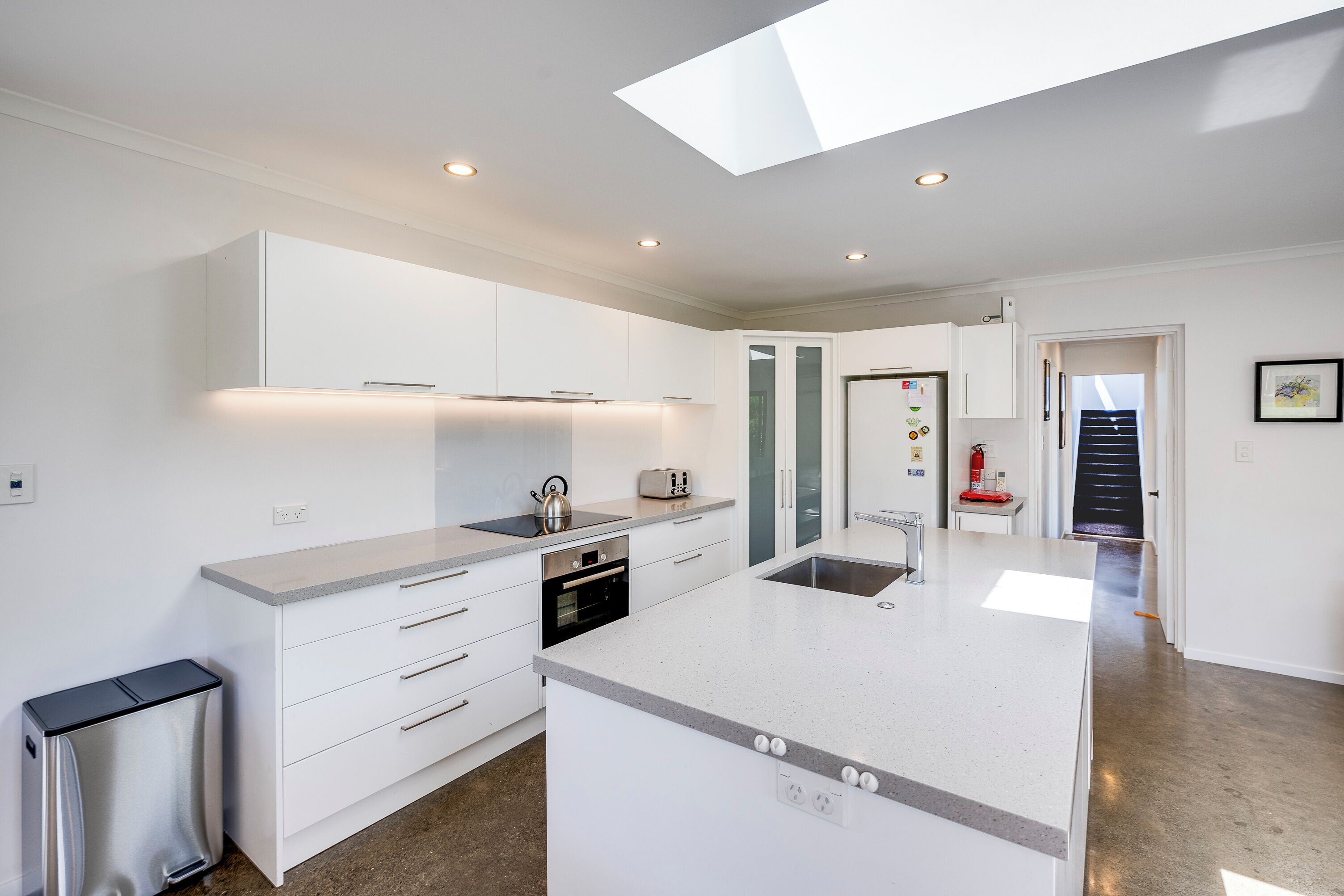 Refrigerador, microondas, lavavajillas y tostadora 