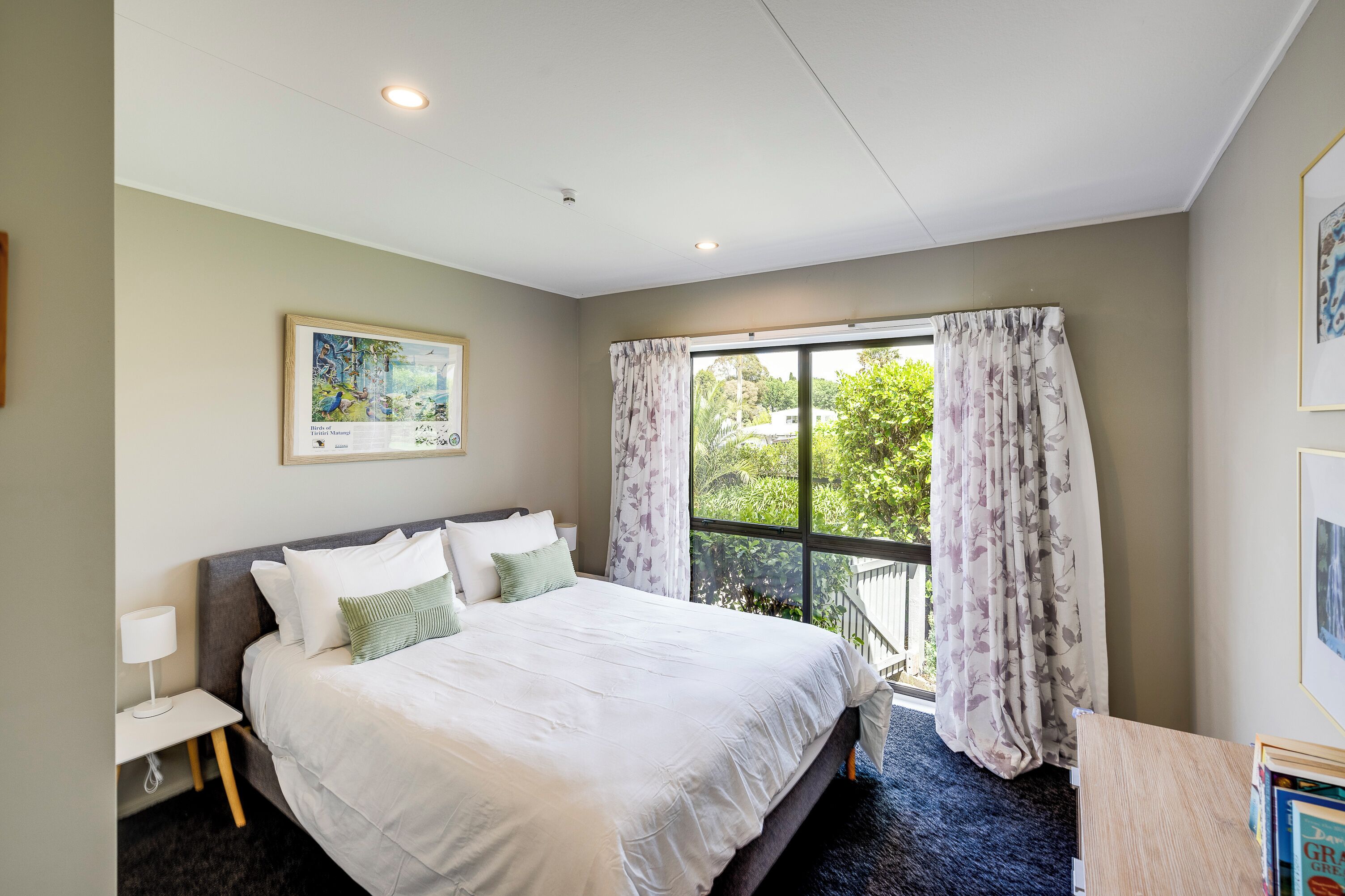 3 habitaciones, tabla de planchar con plancha, wifi y ropa de cama 