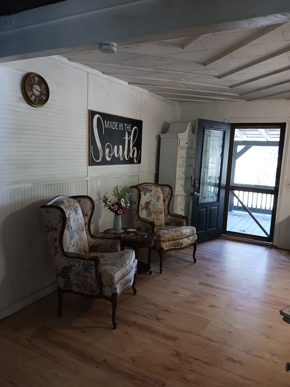 المنشأة من الداخل