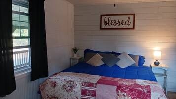 3 quartos, cofres nos quartos, roupa de cama