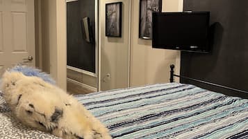 4 bedrooms, desk, iron/ironing board, free WiFi