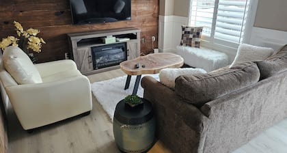 Modern Home by Georgian Bay w/ hot tub. Pet friendly!!