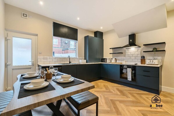 Fridge, microwave, oven, stovetop