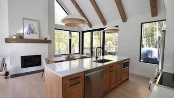 Réfrigérateur, micro-ondes, four, lave-vaisselle