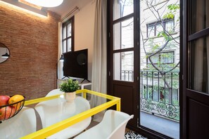 Dining - OLA LIVING PASAJE BATLLO (Barcelona)