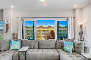 تلفزيون ذكي، مشغل دي في دي، كُتُب