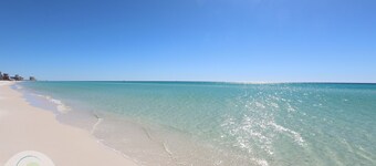 Beachfront Condo • Rooftop Pool • Sleeps 8