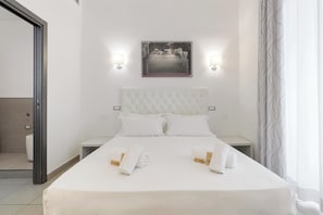 Deluxe Double Room, City View | Desk, soundproofing, iron/ironing board, free WiFi - Merulana 43 - Guest House (Rome)