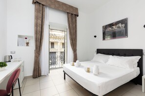 Deluxe Double Room, City View | Desk, soundproofing, iron/ironing board, free WiFi - Merulana 43 - Guest House (Rome)