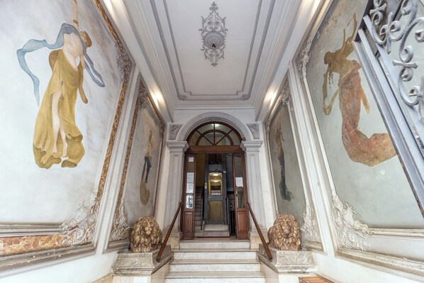 Front of property - Merulana 43 - Guest House (Rome)