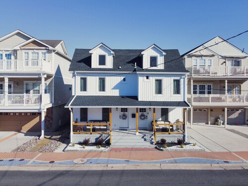 Elegant 3BR/2BA - short walk to the Beach