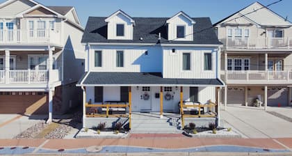 Elegant 3BR/2BA - short walk to the Beach