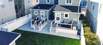 Elegant 3BR/2BA - short walk to the Beach