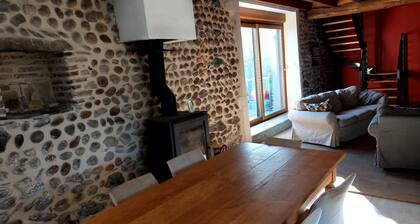 Large family home (200 m2) in bucolic country setting.