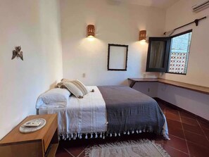 3 bedrooms, desk, iron/ironing board, travel cot - Casa Xolo! (San Francisco)