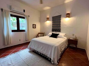 3 Schlafzimmer, Schreibtisch, Bügeleisen/Bügelbrett, Reisekinderbett