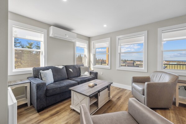 Living area - Avonlea Sunset Cottage (CAVENDISH)