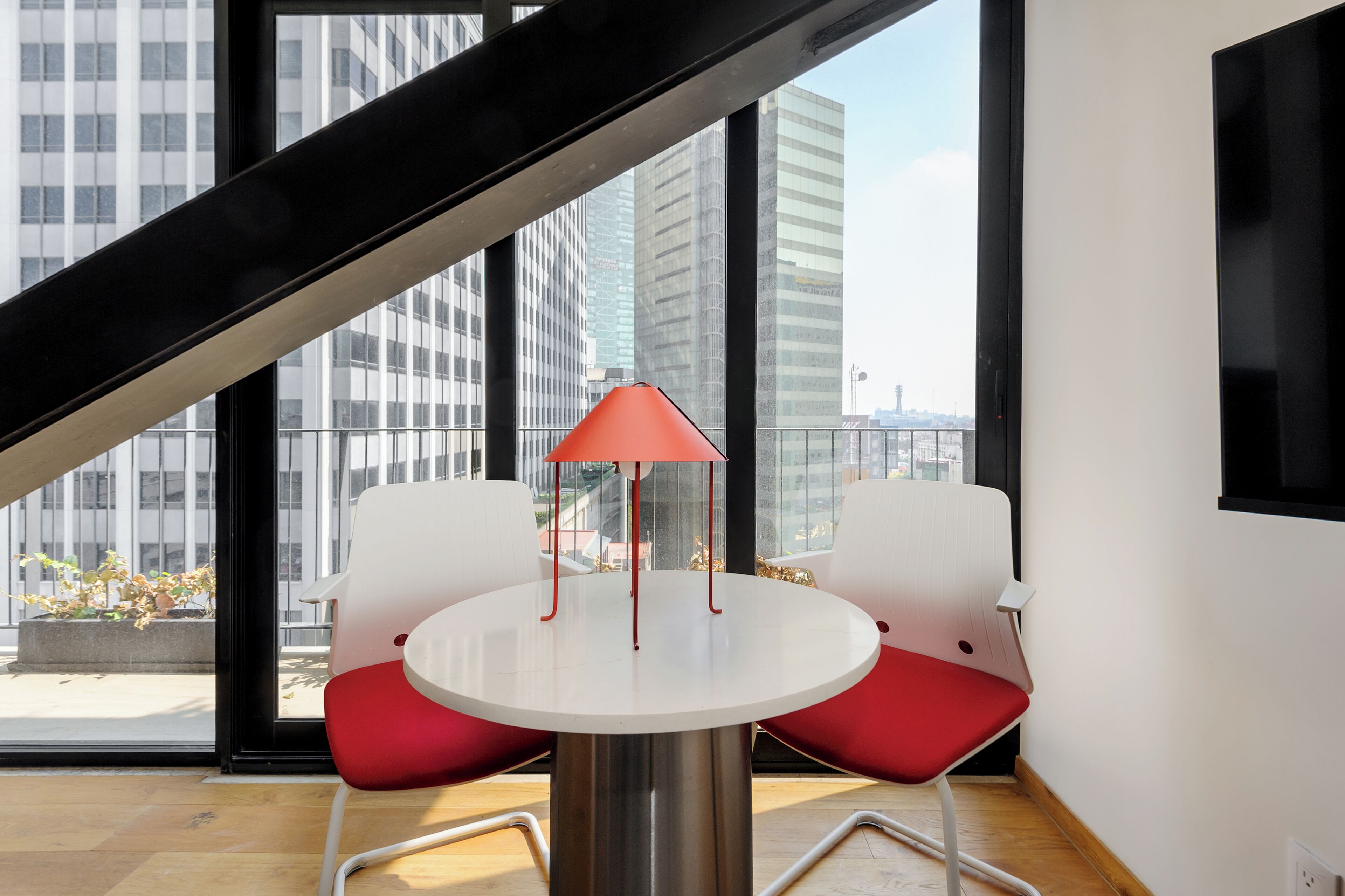 Condo tiện nghi đơn giản, quang cảnh thành phố | Phòng ăn