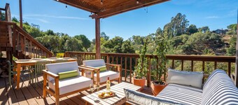 Charming 3 BD Retreat - Spa, EV Charger, Views