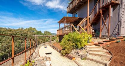 Charming 3 BD Retreat - Spa, EV Charger, Views