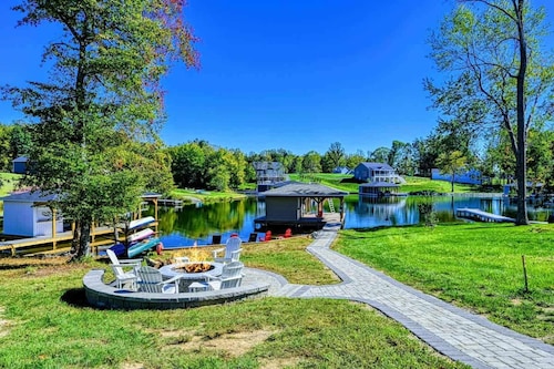 Lake Anna Lakefront | Hot Tub, Boat Dock, Beach
