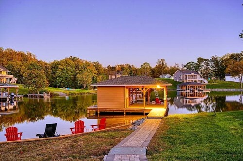 6BR Lakefront at Lake Anna, Boat Dock, Fire Pit