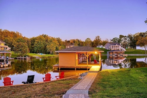 6BR Lakefront at Lake Anna, Boat Dock, Fire Pit