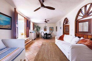 Televisión y oficina 