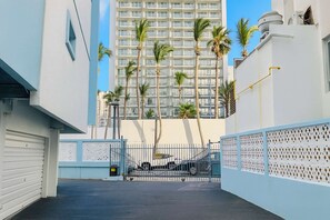 المنطقة المحيطة بالمنشأة