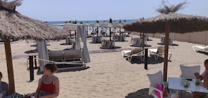 Solsenger og strandhåndklær