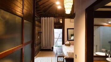 Familienzimmer, 3 Schlafzimmer, zum Garten hin | 1 Schlafzimmer, Minibar, individuell eingerichtet, kostenloses WLAN