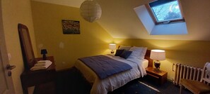 5 Schlafzimmer, Bügeleisen/Bügelbrett, WLAN, Bettwäsche