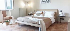 1 bedroom, free WiFi, bed sheets - Quick Home Mimosa - One Bedroom Apartment, Sleeps 4 (Alice Castello)