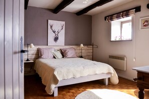 2 makuuhuonetta, silitysrauta/-lauta, Wi-Fi, vuodevaatteet