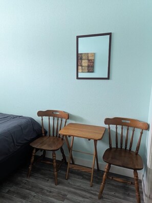 1 soverom, safe på rommet, skrivebord og wi-fi (inkludert)