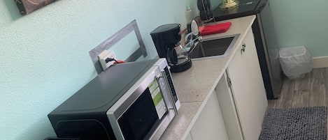 Microwave, electric kettle, toaster, cookware/dishes/utensils