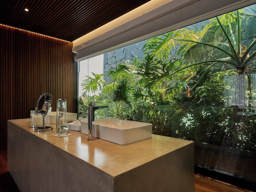 Superior Suite, City View | Bathroom | Shower, hair dryer, bathrobes, slippers