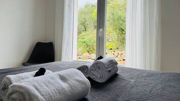 5 chambres, fer et planche à repasser, accès Internet, draps fournis